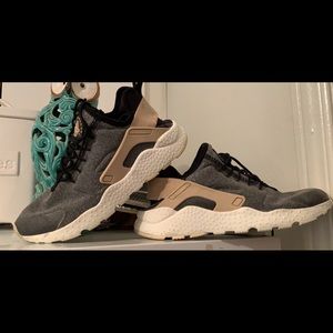 Nike Air Huarache Run - women’s size 7